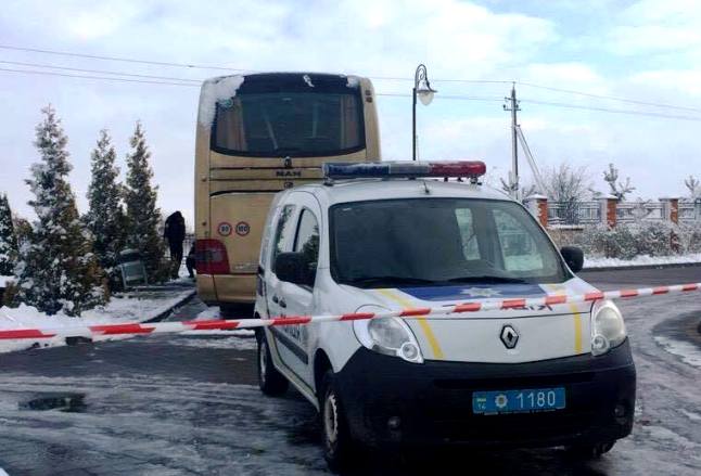 Під Львовом пошкоджено вибухом польський автобус